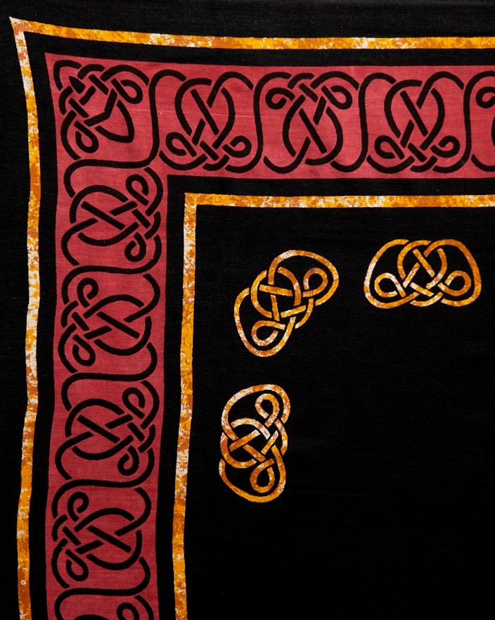 Beautiful Celtic Circular Knot Print Tapestry Bedspread Coverlet Queen